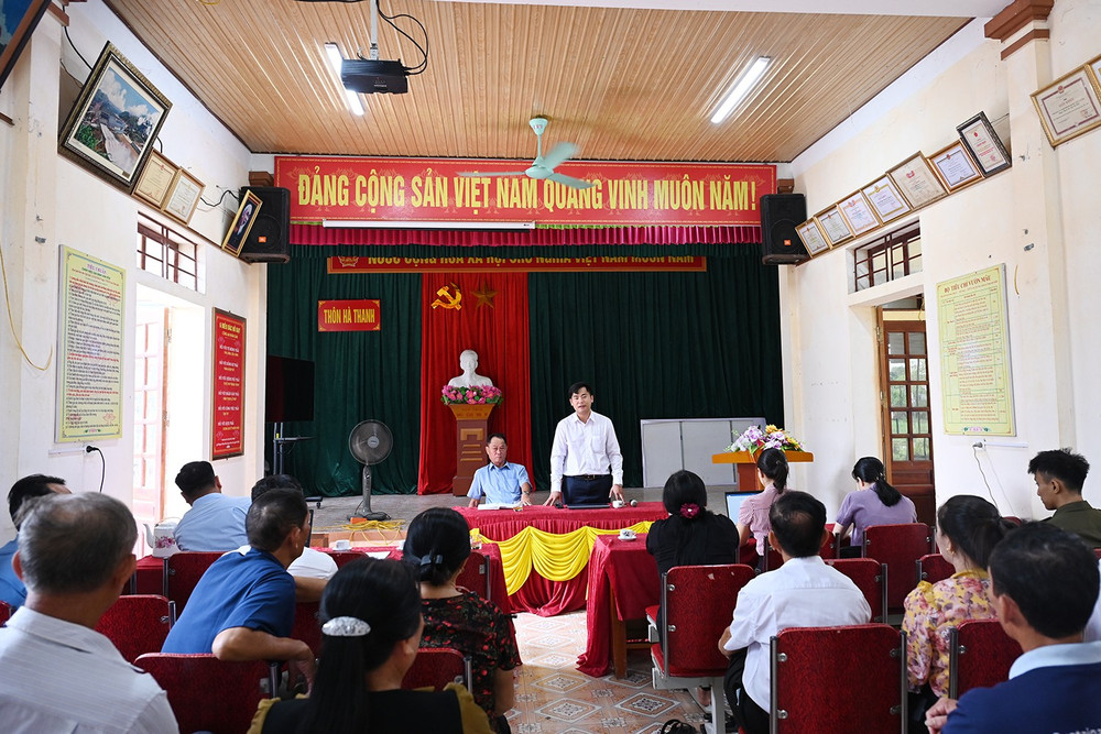 Ngay sau khi về cơ sở, Chủ tịch UBND xã Thạch Lạc Trần Xuân Hoàng đã kịp thời bám nắm cơ sở, triển khai các nhiệm vụ. dsc-5819.jpg