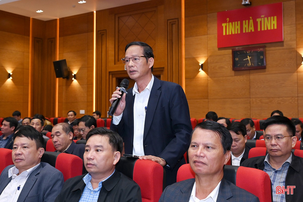 Ông Trần Danh Vinh, Bí thư Đảng ủy - Chủ tịch HĐND xã Hồng Lộc kiến nghị một số nội dung liên quan.