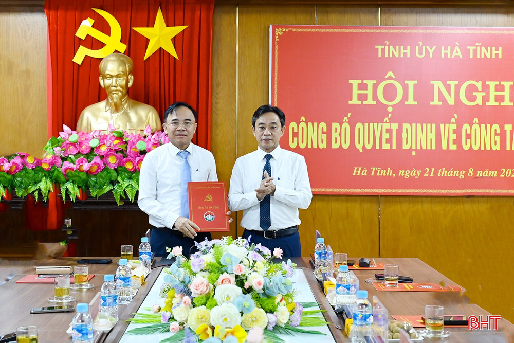 ... và đồng chí Bùi Quang Hoàn. ... và đồng chí Bùi Quang Hoàn.