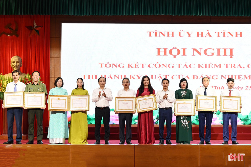 ... và 9 cá nhân có thành tích xuất sắc trong công tác kiểm tra, giám sát, thi hành kỷ luật của Đảng nhiệm kỳ 2020 - 2025. bqbht_br_dsc-9c411.jpg
