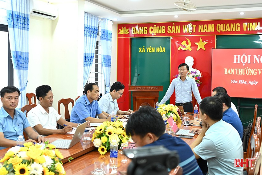 Ban Thường vụ Đảng ủy xã Yên Hòa họp góp ý Dự thảo Báo cáo chính trị Đại hội Đảng bộ tỉnh. bqbht_br_dsc-80d36.jpg