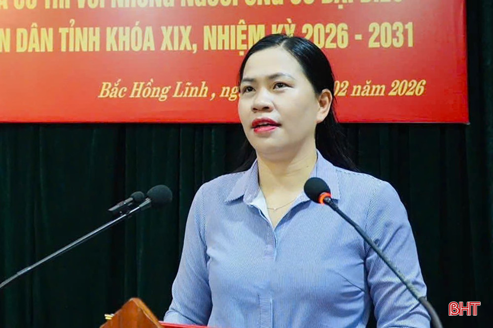 Đại diện Ủy ban MTTQ phường Bắc Hồng Lĩnh thông qua danh sách, tiểu sử tóm tắt của 7 ứng cử viên đại biểu HĐND tỉnh khóa XIX tại đơn vị bầu cử HĐND số 9.