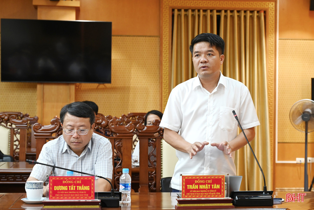 Chủ tịch Ủy ban MTTQ tỉnh Trần Nhật Tân phát biểu tại hội nghị. bqbht_br_dsc-2268.jpg