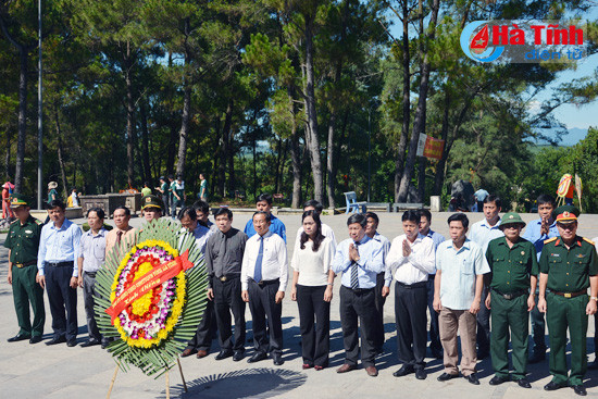 lanh dao tinh dang huong tai cac nghia trang truong son duong 9