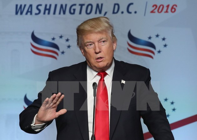 ong donald trump cam ket dua nuoc my vi dai tro lai