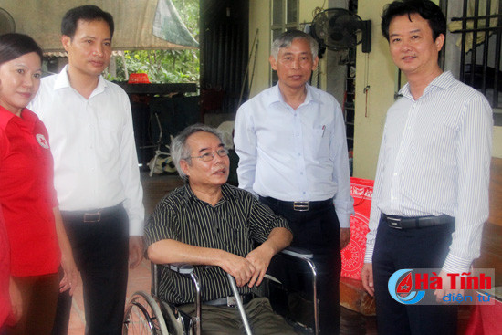 truong ban to chuc tinh uy tang qua cac doi tuong chinh sach