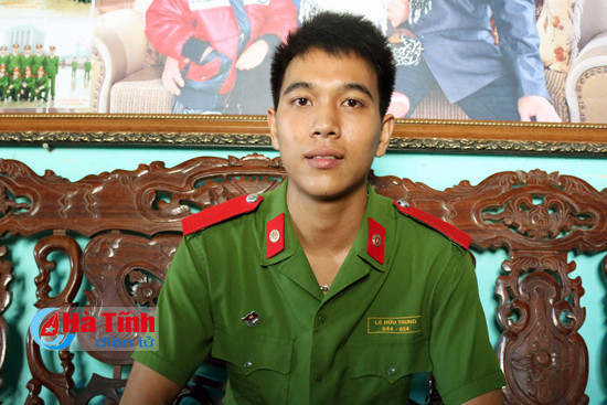 nam hoc vien canh sat tom gon ten cuop giat tren duong