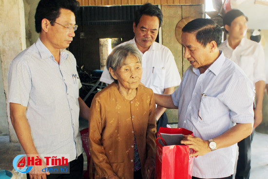 bi thu tinh uy tham tang qua doi tuong chinh sach thi xa ky anh