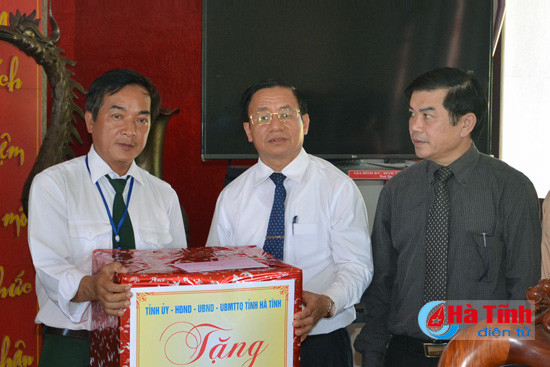 lanh dao tinh dang huong tai cac nghia trang truong son duong 9