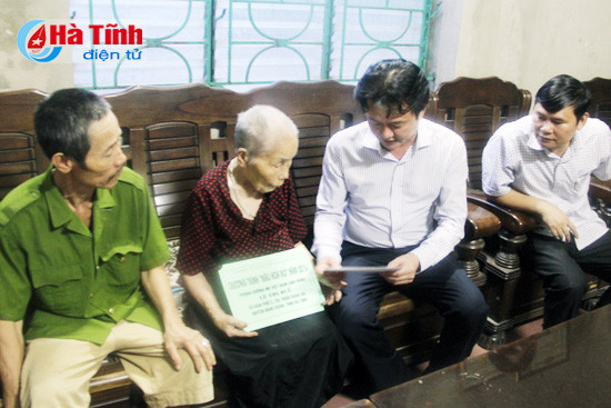 truong ban to chuc tinh uy tang qua cac doi tuong chinh sach