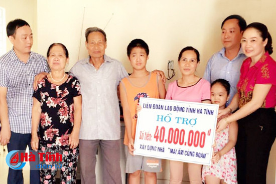 ho tro 80 trieu lam nha mai am cong doan cho 2 doan vien kho khan