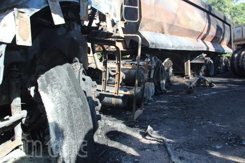 tai nan tham khoc 2 xe chay kinh hoang it nhat 2 nguoi chet