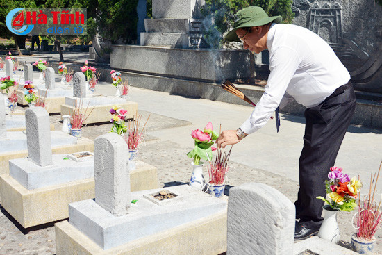 lanh dao tinh dang huong tai cac nghia trang truong son duong 9