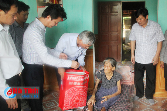 truong ban to chuc tinh uy tang qua cac doi tuong chinh sach