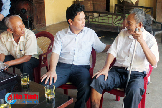 chu tich ubnd tinh tham hoi tang qua doi tuong chinh sach ky anh