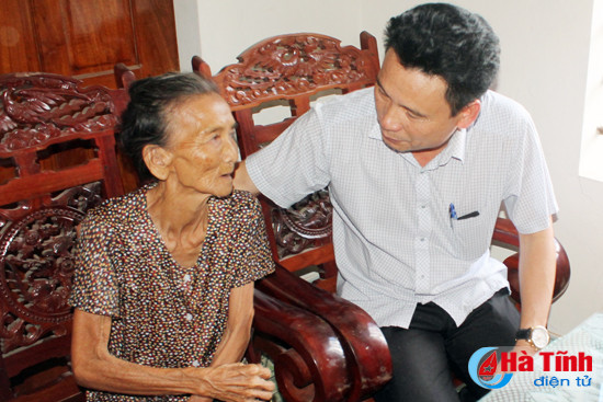 bi thu tinh uy tham tang qua doi tuong chinh sach thi xa ky anh