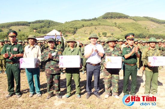 chu tich ubnd tinh tham hoi tang qua doi tuong chinh sach ky anh