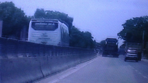 video xe khach hong ha ha tinh dua toc do chay nguoc chieu tren ql1a