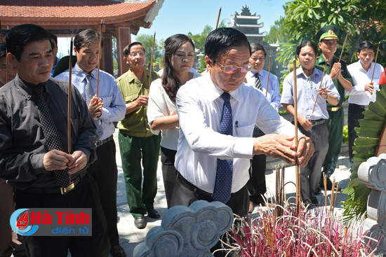 lanh dao tinh dang huong tai cac nghia trang truong son duong 9