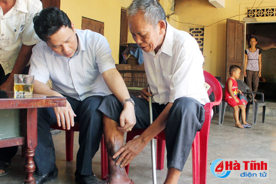 chu tich ubnd tinh tham hoi tang qua doi tuong chinh sach ky anh