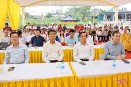 Trang nghiêm lễ an vị tượng Đức Đại vương Dương Đô ở xã Hương Bình