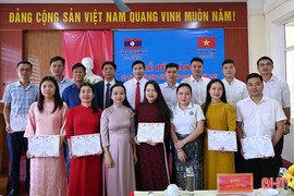 18 cán bộ, viên chức Hà Tĩnh được cấp chứng chỉ đào tạo tiếng Lào