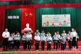 Trao 590 áo ấm cho trẻ em khuyết tật, trẻ có hoàn cảnh khó khăn