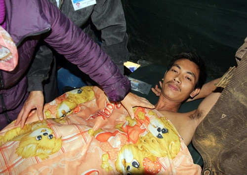 Giải thoát 12 nạn nhân sập hầm từ lỗ thủng bất ngờ ảnh 5