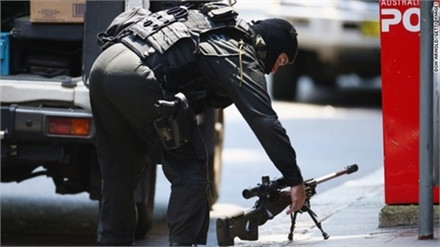 Lính bắn tỉa bao vây kẻ bắt cóc con tin ở Sydney ảnh 2