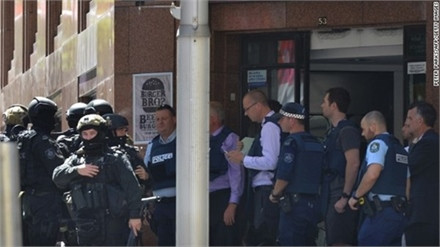 Lính bắn tỉa bao vây kẻ bắt cóc con tin ở Sydney ảnh 5