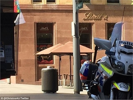 Lính bắn tỉa bao vây kẻ bắt cóc con tin ở Sydney ảnh 10