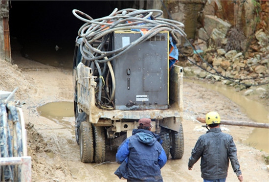 Nước trong hầm dâng 1m, lực lượng cứu hộ TP HCM lên đường chi viện ảnh 24