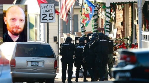 Cảnh sát bao vây ngôi nhà tại Pennsburg nơi nghi phạm Bradley William Stone (trái) được cho là đang ẩn náu. Ảnh: AP