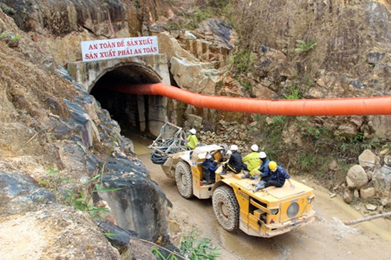 Nước trong hầm dâng 1m, lực lượng cứu hộ TP HCM lên đường chi viện ảnh 19