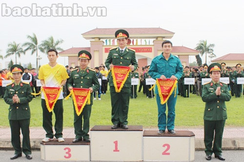 Ở môn cầu lông, giải nhất thuộc về đội tuyển Phòng Chính trị (Bộ CHQS tỉnh), giải nhì đội Trường Quân sự tỉnh, đồng giải ba là đội Phòng Tham mưu (Bộ CHQS tỉnh) và đội LLVT thành phố Hà Tĩnh.