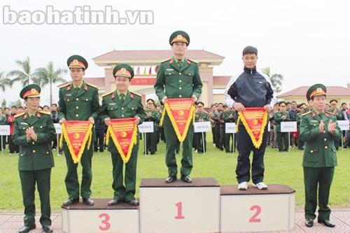 Ở môn bóng bàn, giải nhất là đội Phòng Tham mưu, giải nhì đội LLVT huyện Thạch Hà, đồng giải ba là hai đội LLVT huyện Hương Sơn và Trung đoàn 841.