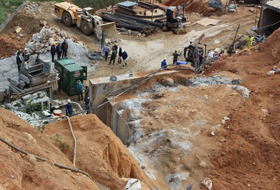 Nước trong hầm dâng 1m, lực lượng cứu hộ TP HCM lên đường chi viện ảnh 11