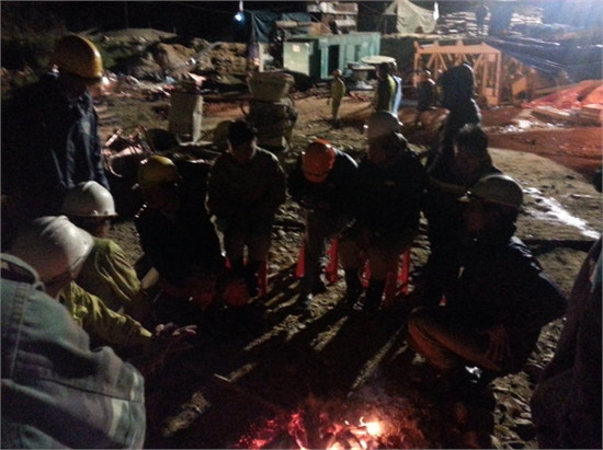 Đào đường hầm mới tiếp cận nơi nạn nhân mắc kẹt ảnh 6