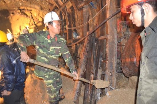 Đào đường hầm mới tiếp cận nơi nạn nhân mắc kẹt ảnh 9