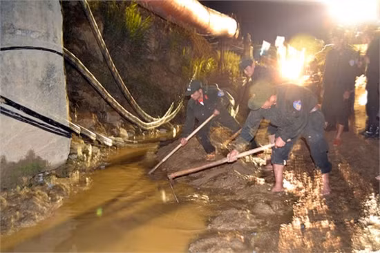 Đào đường hầm mới tiếp cận nơi nạn nhân mắc kẹt ảnh 10