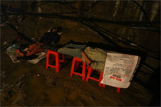 Đào đường hầm mới tiếp cận nơi nạn nhân mắc kẹt ảnh 3