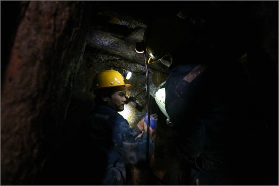 Đào đường hầm mới tiếp cận nơi nạn nhân mắc kẹt ảnh 4