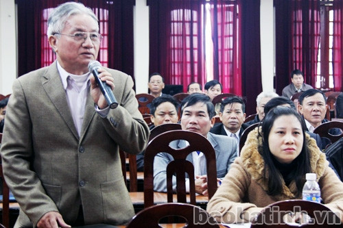 Cử tri huyện Nghi Xuân nêu ý kiến trong buổi tiếp xúc với Đoàn ĐBQH Hà Tĩnh gần đây