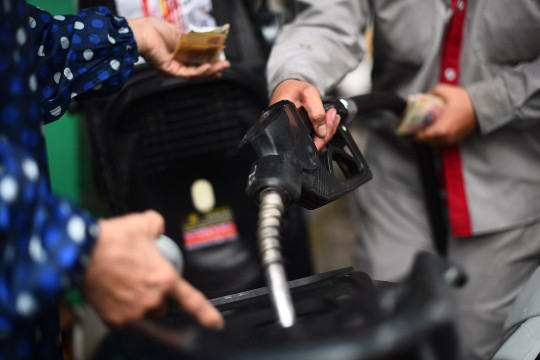 Giá xăng vượt 19.000 đồng một lít