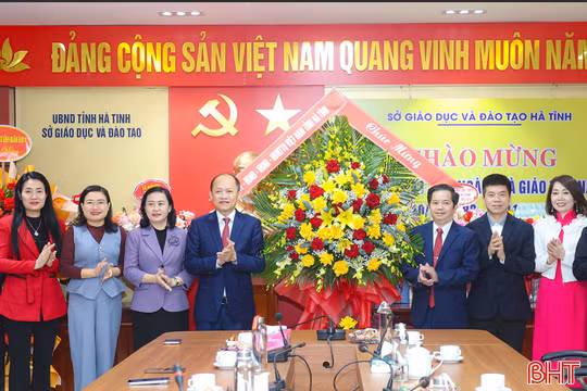 Lãnh đạo tỉnh chúc mừng các đơn vị, trường học nhân Ngày Nhà giáo Việt Nam