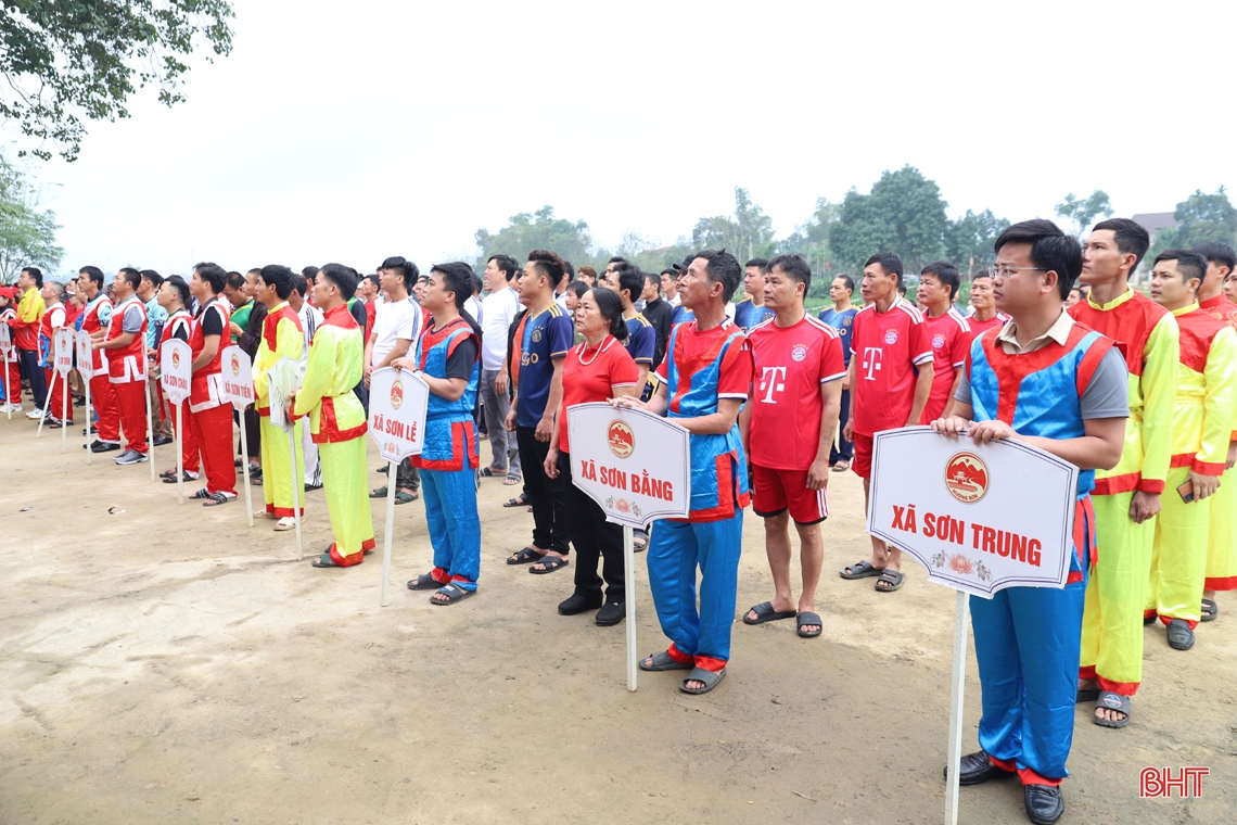 Tưng bừng ngày hội đua thuyền truyền thống trên sông Ngàn Phố