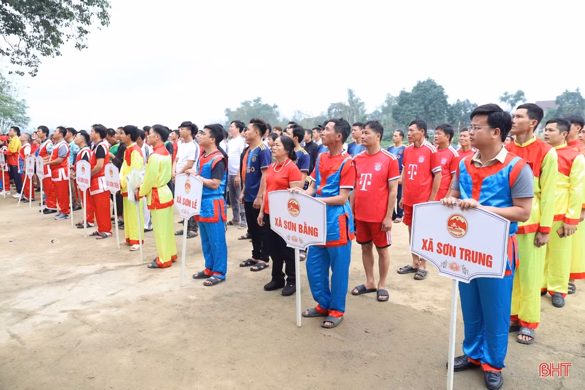 Tưng bừng ngày hội đua thuyền truyền thống trên sông Ngàn Phố