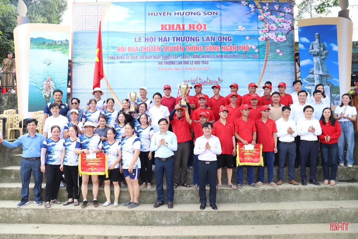 Tưng bừng ngày hội đua thuyền truyền thống trên sông Ngàn Phố