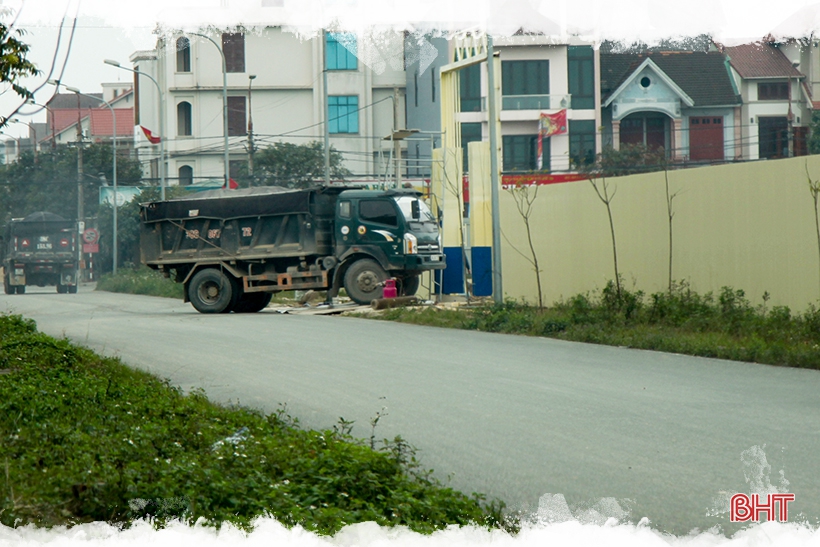 Khai thác tài nguyên trái phép, vấn nạn cần sớm dẹp bỏ (bài 1): Nhức nhối “đất tặc”, “cát tặc”! ảnh 10 Khai thác tài nguyên trái phép, vấn nạn cần sớm dẹp bỏ (bài 1): Nhức nhối “đất tặc”, “cát tặc”!