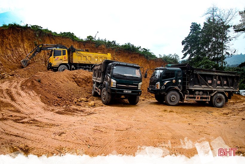 Khai thác tài nguyên trái phép, vấn nạn cần sớm dẹp bỏ (bài 1): Nhức nhối “đất tặc”, “cát tặc”! ảnh 9 Khai thác tài nguyên trái phép, vấn nạn cần sớm dẹp bỏ (bài 1): Nhức nhối “đất tặc”, “cát tặc”!